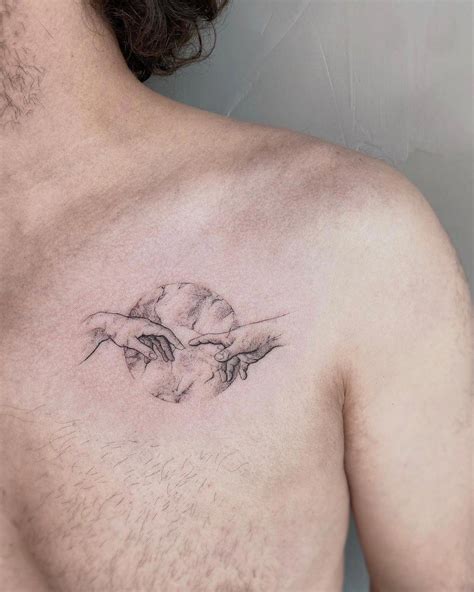 fotos de tatuajes en el pecho